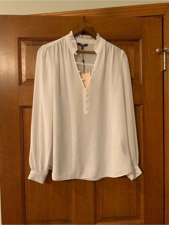 NYDJ Tops - Women’s NYDJ Hannah White Ruffle-Neck Blouse, size XS, NWT